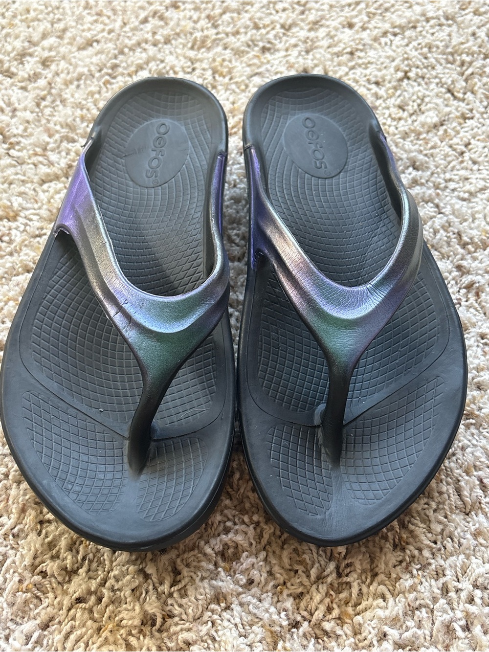 OOFOS OOLala Luxe Flip Flops In Dark Purple Iridescent Sz 8